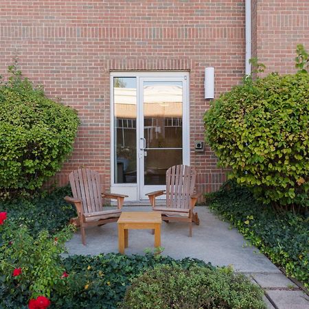 Hilton Garden Inn Saint Charles Exterior photo