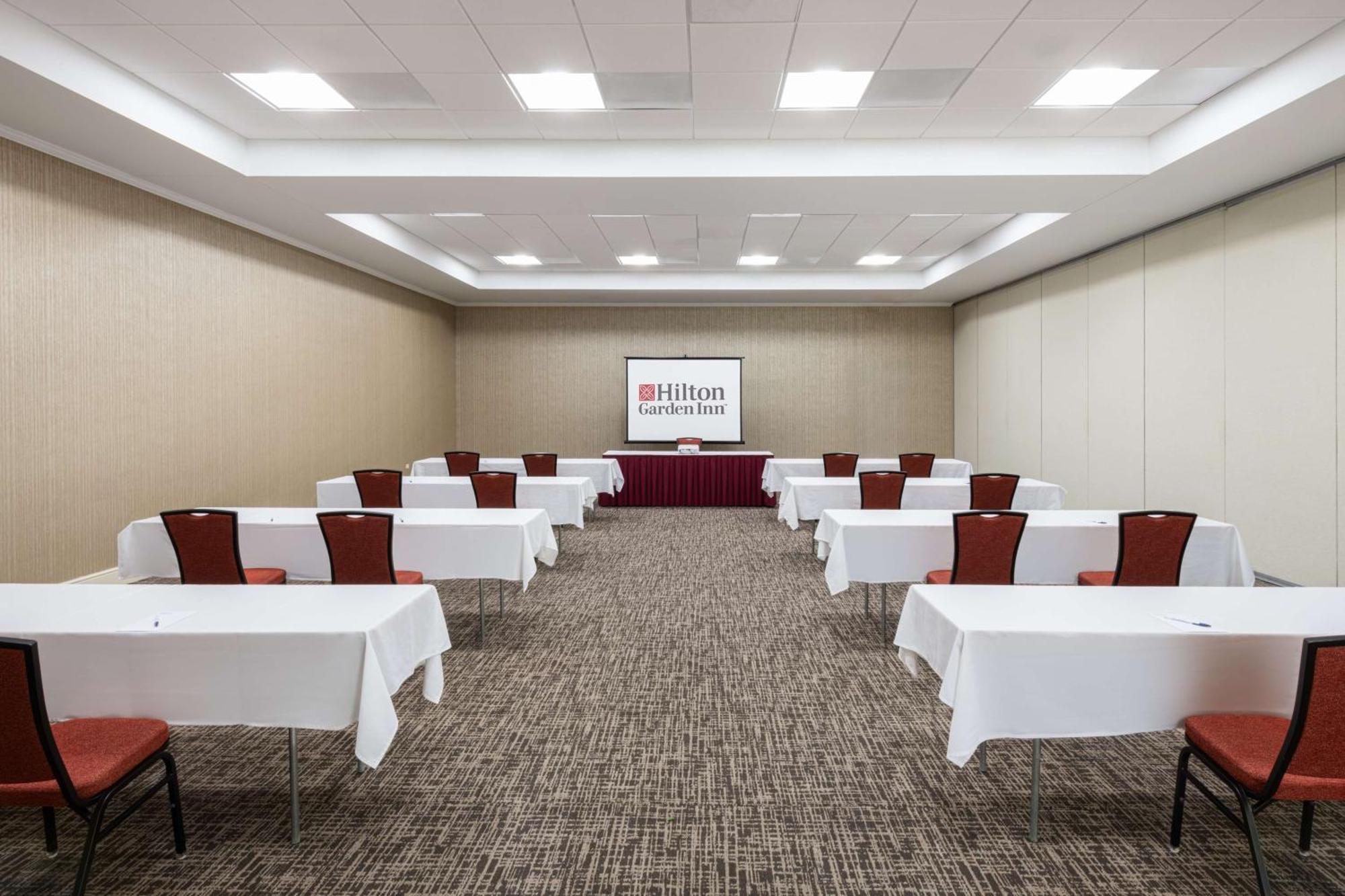 Hilton Garden Inn Saint Charles Exterior photo