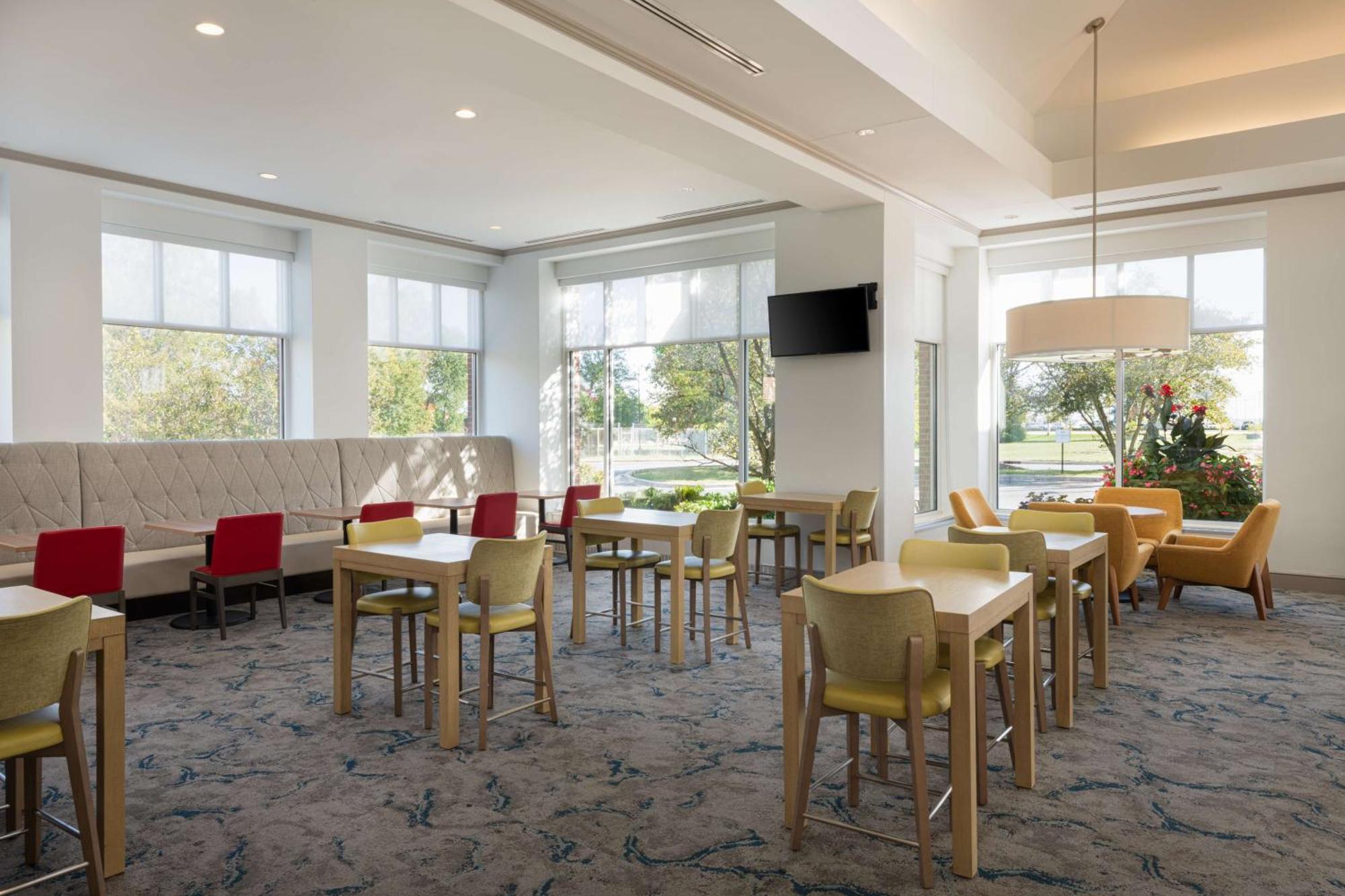 Hilton Garden Inn Saint Charles Exterior photo
